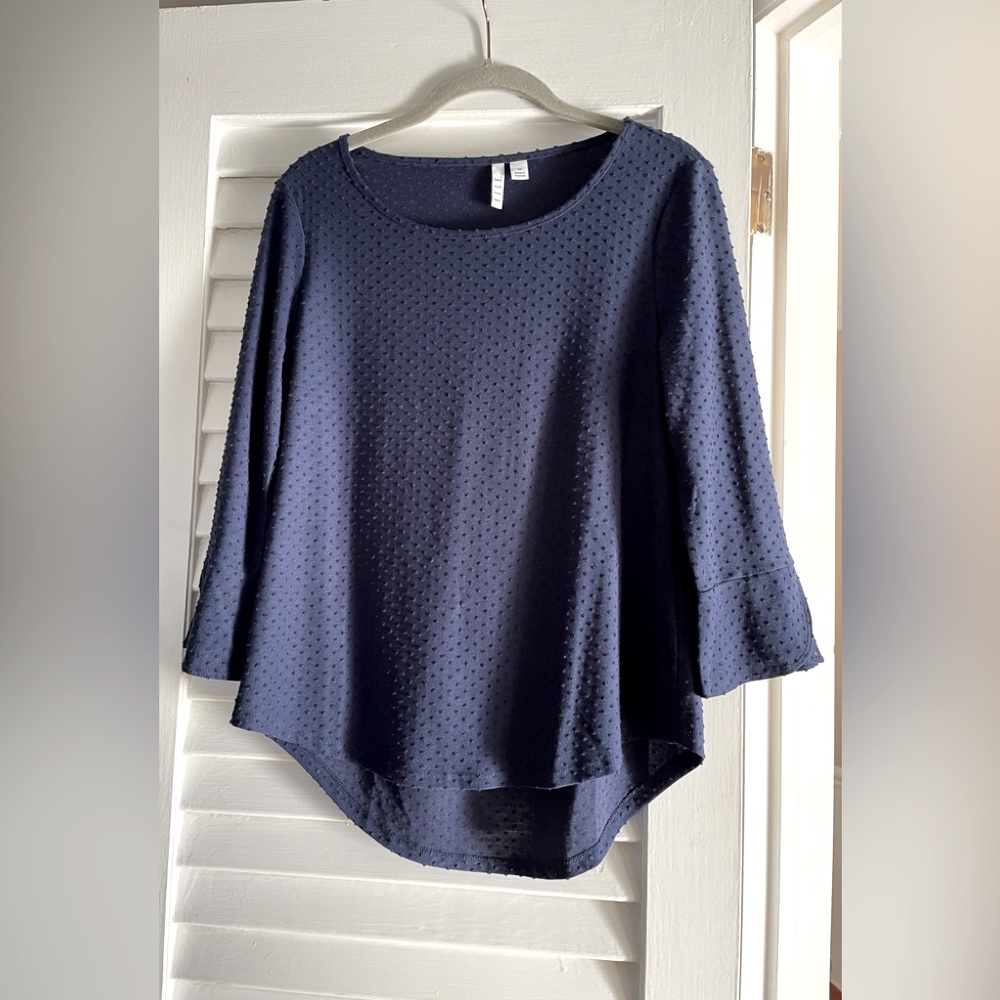 Cute navy blue top